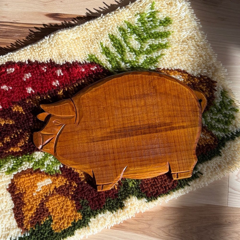 Vintage Handcrafted Wooden Pig Shaped Cutting/Serving Board - Warm Brown